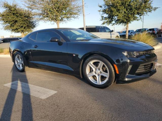 2017 Chevrolet Camaro 1LT RWD photo