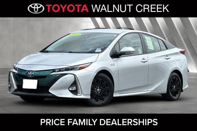 2017 Toyota Prius Prime Advanced FWD photo