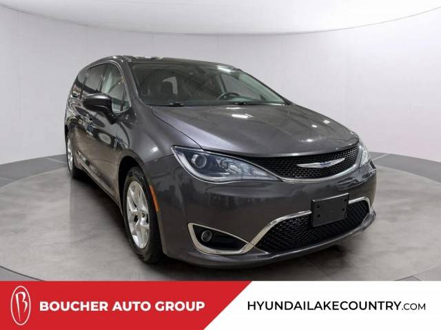 2017 Chrysler Pacifica Minivan Touring Plus FWD photo