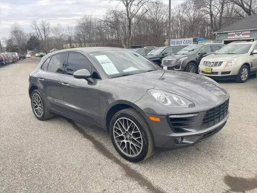 2017 Porsche Macan  AWD photo