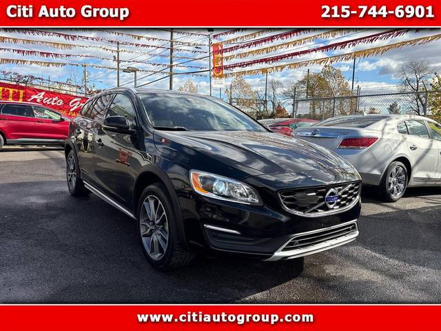 2017 Volvo V60 Cross Country Platinum AWD photo
