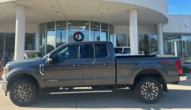 2017 Ford F-250 Super Duty Lariat 4WD photo