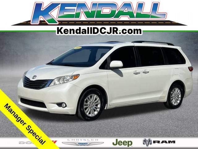 2017 Toyota Sienna XLE FWD photo