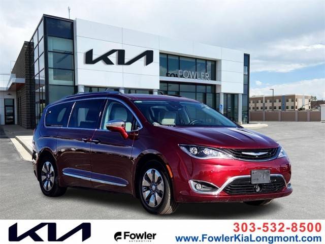 2017 Chrysler Pacifica Minivan Hybrid Platinum FWD photo