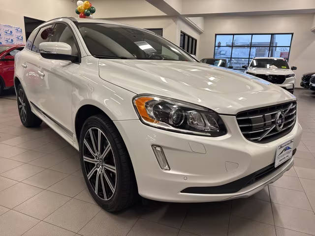 2017 Volvo XC60 Inscription AWD photo