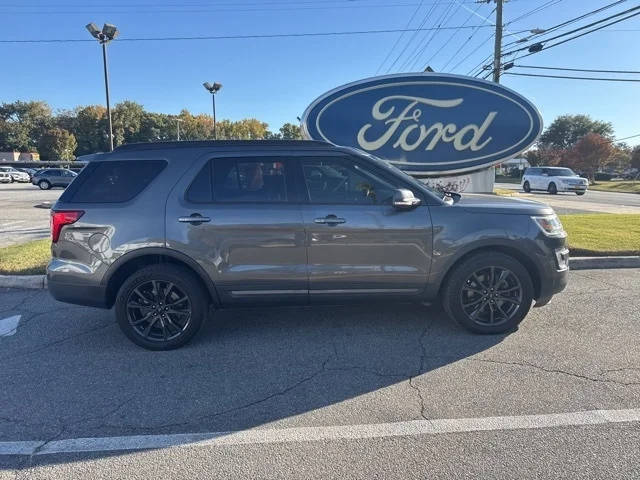 2017 Ford Explorer XLT 4WD photo