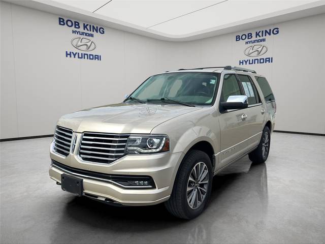 2017 Lincoln Navigator Select RWD photo