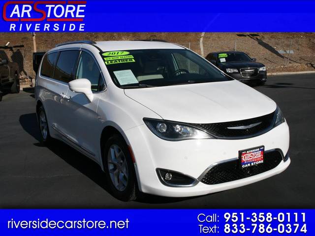 2017 Chrysler Pacifica Minivan Touring-L Plus FWD photo