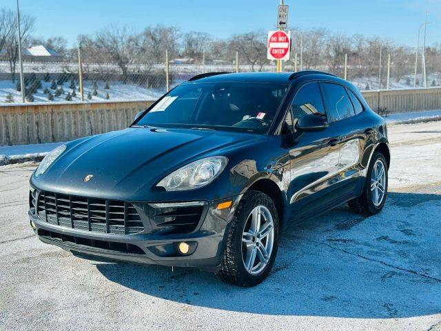 2017 Porsche Macan  AWD photo
