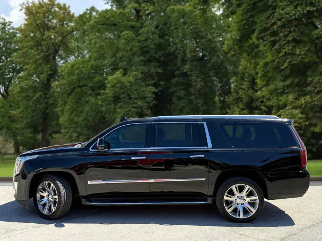 2017 Cadillac Escalade ESV Luxury 4WD photo