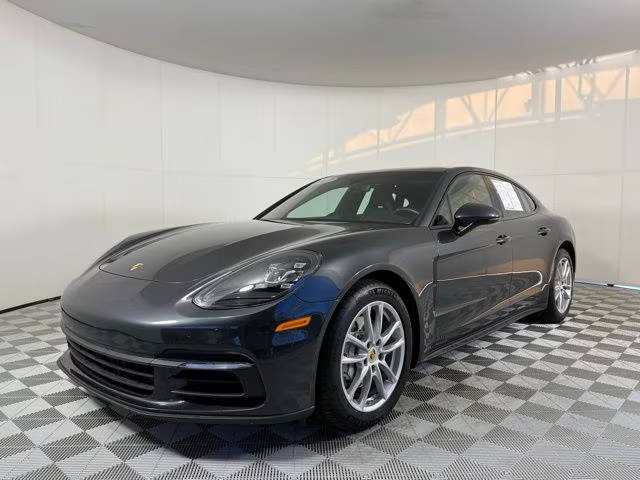 2017 Porsche Panamera 4 AWD photo