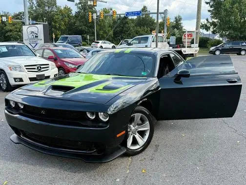2017 Dodge Challenger SXT RWD photo