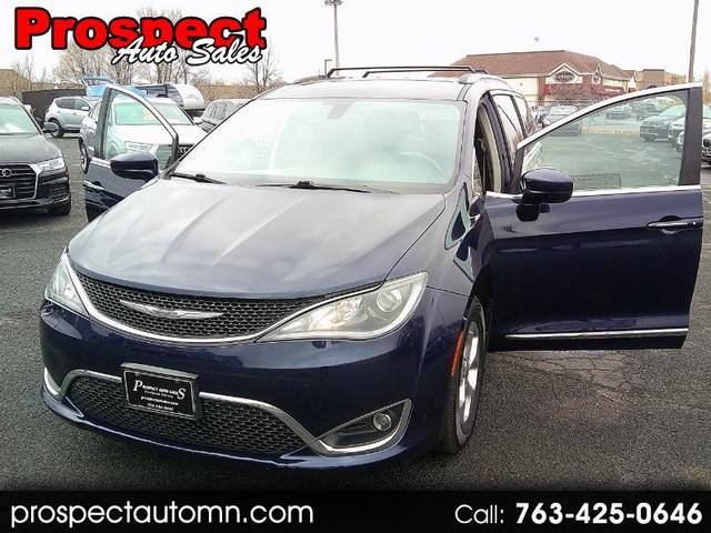 2017 Chrysler Pacifica Minivan Touring-L Plus FWD photo