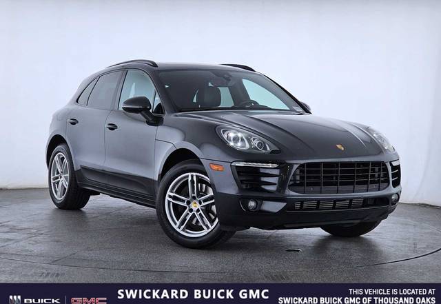 2017 Porsche Macan  AWD photo