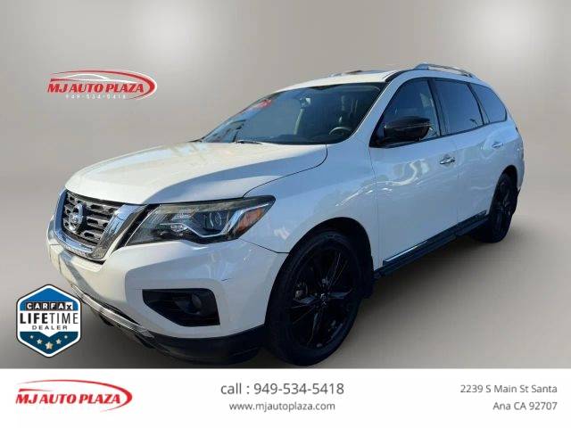2017 Nissan Pathfinder Platinum FWD photo