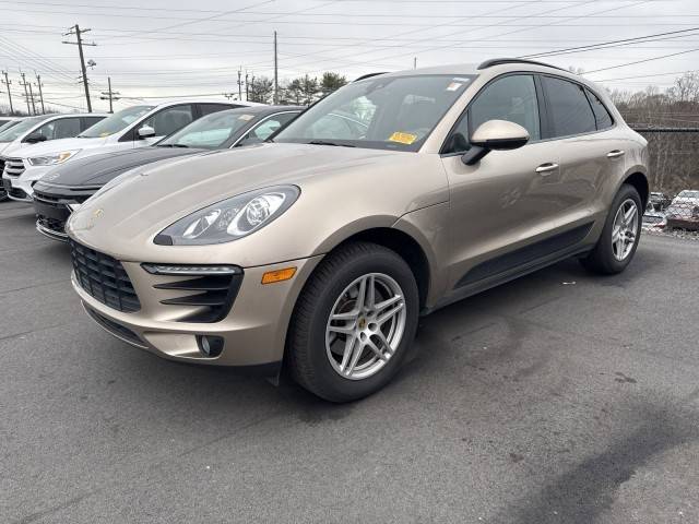 2017 Porsche Macan  AWD photo
