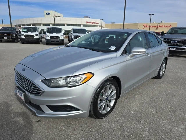 2017 Ford Fusion SE FWD photo