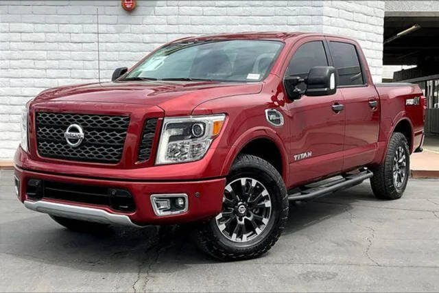 2017 Nissan Titan PRO-4X 4WD photo