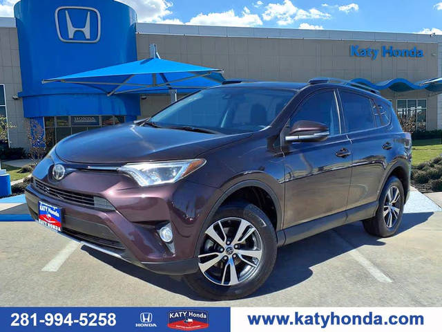 2017 Toyota RAV4 XLE FWD photo