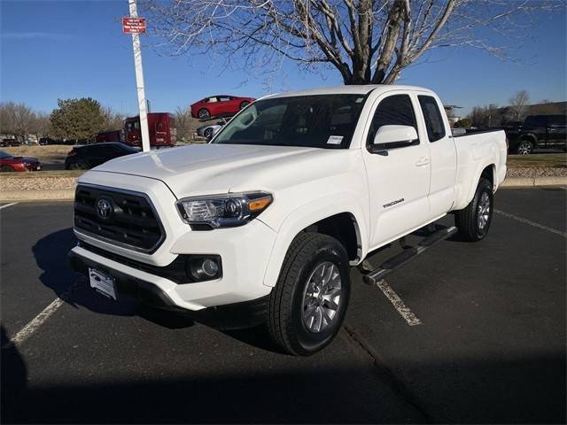 2017 Toyota Tacoma SR5 4WD photo