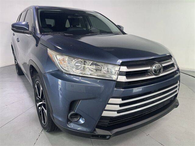 2017 Toyota Highlander LE FWD photo