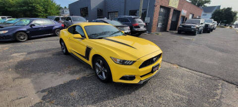 2016 Ford Mustang V6 RWD photo