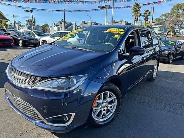 2017 Chrysler Pacifica Minivan Touring Plus FWD photo