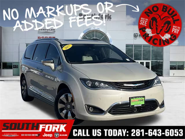 2017 Chrysler Pacifica Minivan Hybrid Platinum FWD photo