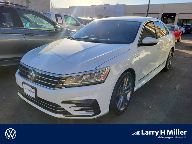 2017 Volkswagen Passat R-Line w/Comfort Pkg FWD photo