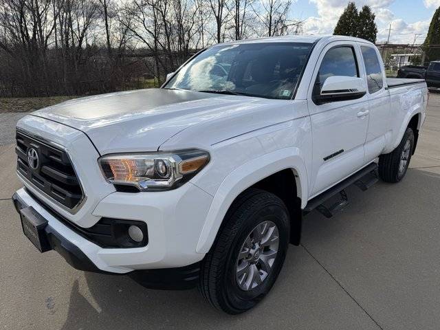 2017 Toyota Tacoma SR5 4WD photo
