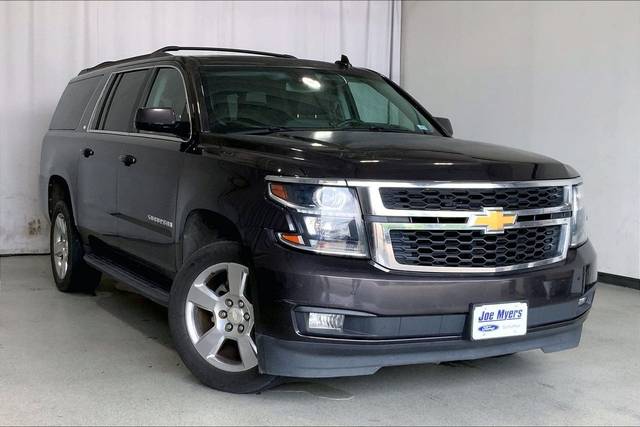2017 Chevrolet Suburban LT 4WD photo