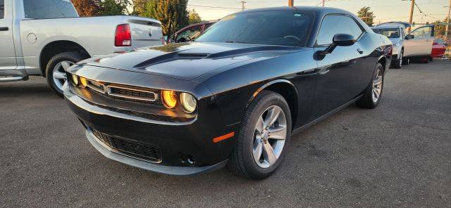 2016 Dodge Challenger SXT RWD photo