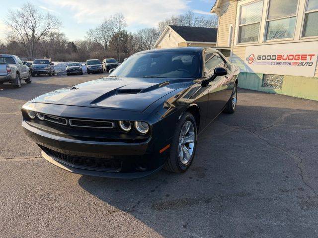 2016 Dodge Challenger SXT RWD photo