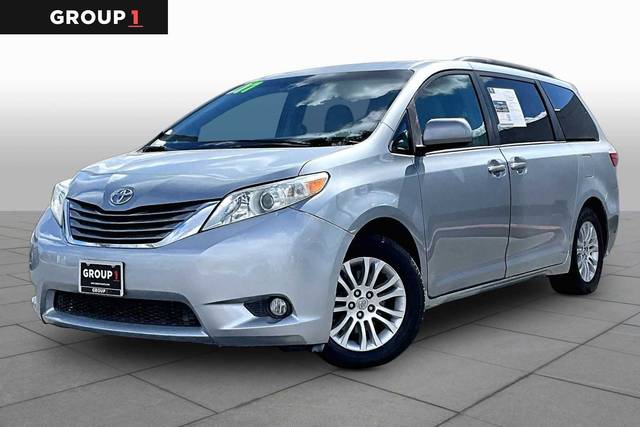 2017 Toyota Sienna XLE FWD photo