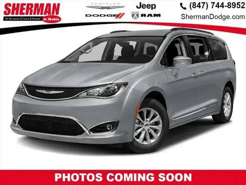 2017 Chrysler Pacifica Minivan Limited FWD photo