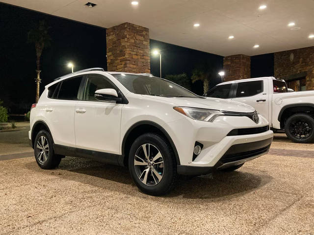 2017 Toyota RAV4 XLE FWD photo