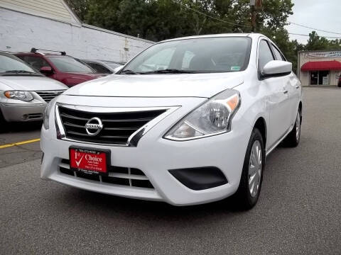 2017 Nissan Versa SV FWD photo