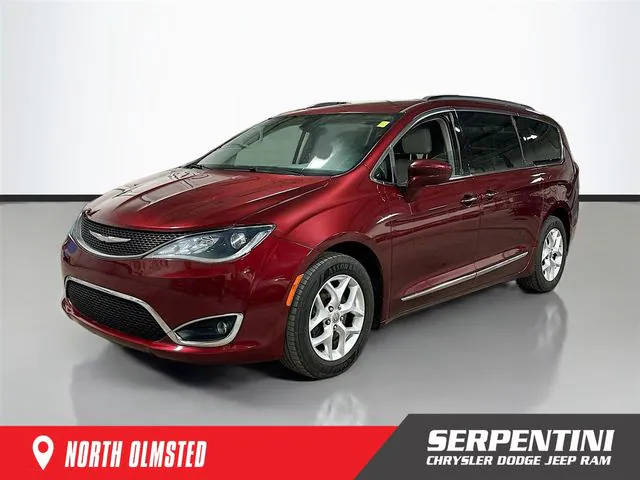 2017 Chrysler Pacifica Minivan Touring-L FWD photo