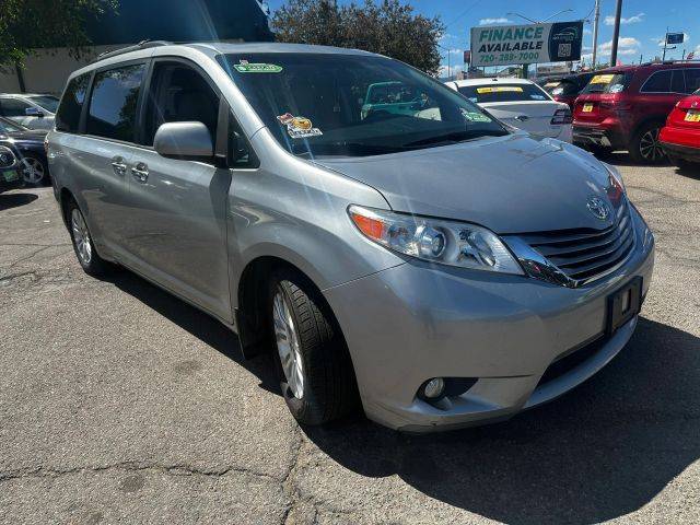2017 Toyota Sienna XLE FWD photo