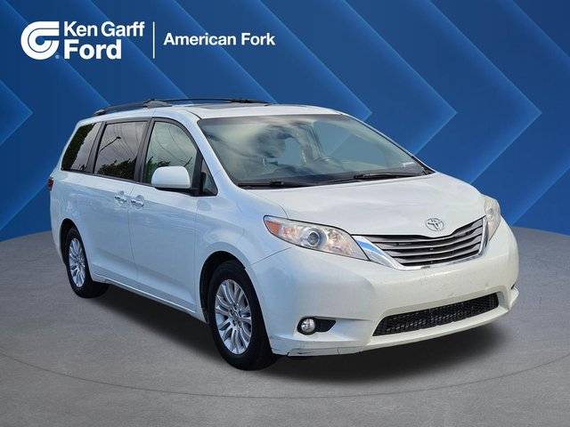 2017 Toyota Sienna XLE FWD photo