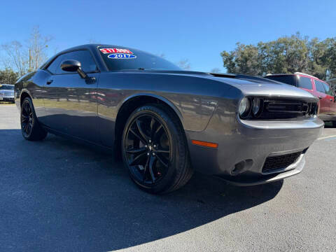 2017 Dodge Challenger SXT RWD photo