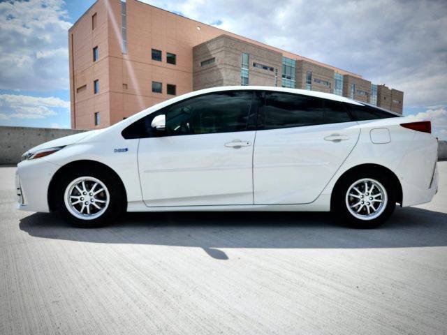 2017 Toyota Prius Prime Advanced FWD photo