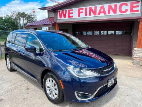 2017 Chrysler Pacifica Minivan Touring-L FWD photo
