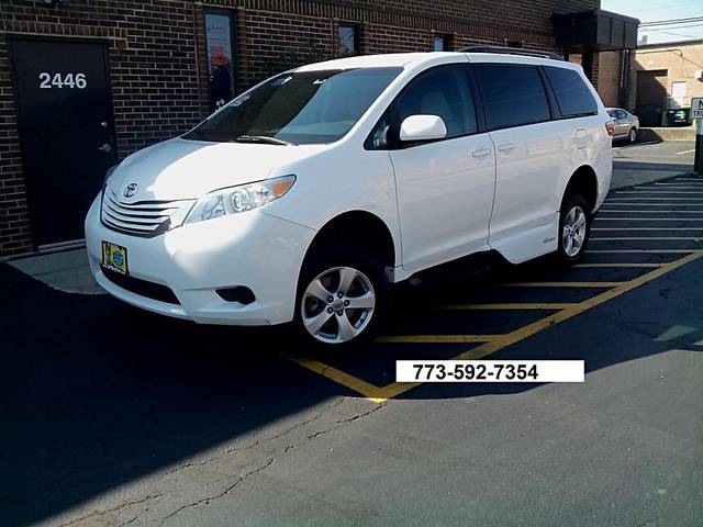 2015 Toyota Sienna LE FWD photo