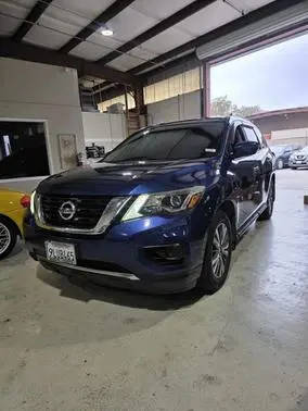 2017 Nissan Pathfinder S FWD photo