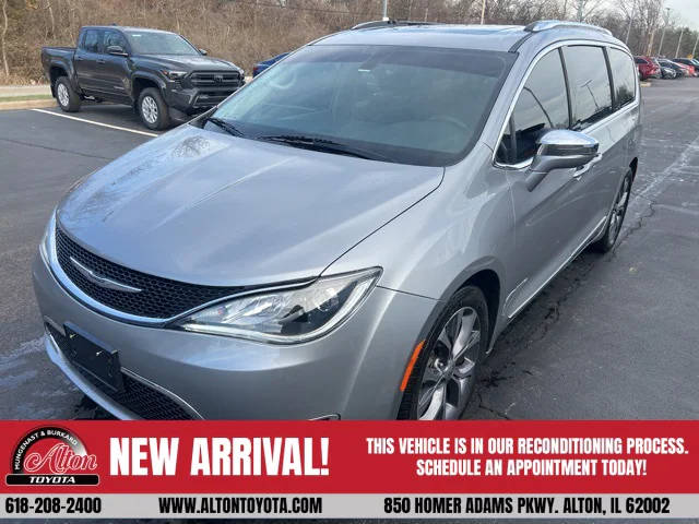2017 Chrysler Pacifica Minivan Limited FWD photo