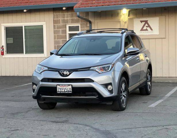 2017 Toyota RAV4 XLE FWD photo