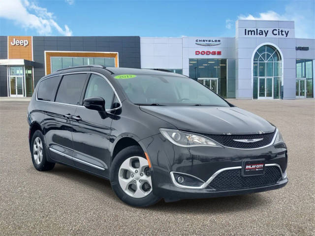 2017 Chrysler Pacifica Minivan Touring-L Plus FWD photo