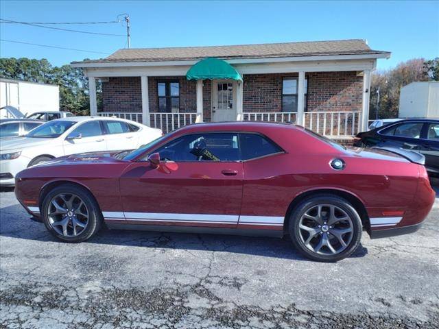 2017 Dodge Challenger SXT RWD photo