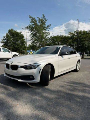 2017 BMW 3 Series 320i RWD photo